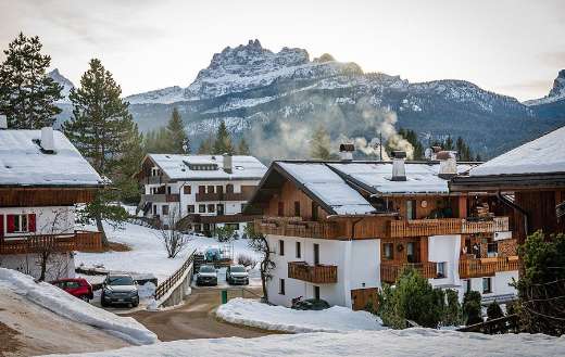Coritna d ampezzo Italy houses winter