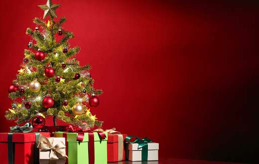 Christmas tree and gifts