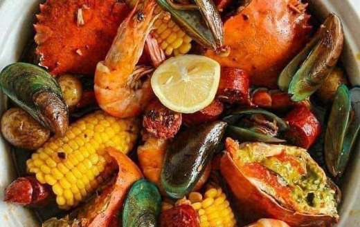 Crabs shrimps seafoods food