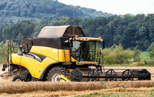 New holland harvester harvest