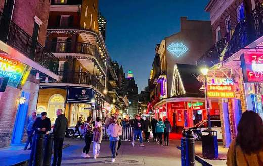 People in the city night