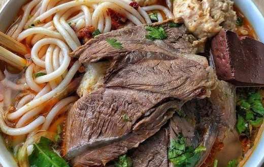 Big chunks beef noodle soup