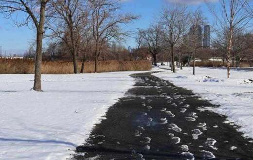 Pathway with the snowy sides