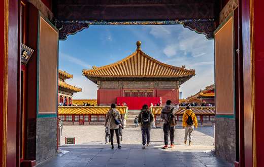 Tourists travel forbidden city