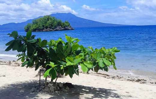 Molopolo white beach