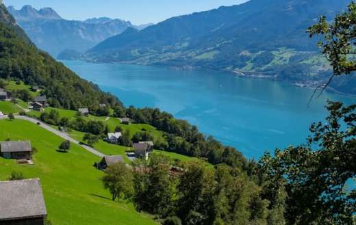 Lake walen connects the canton st. gallen